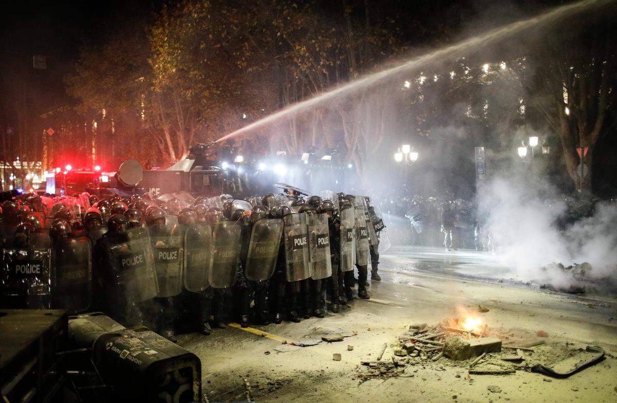 Police use water cannons and tear gas to disperse protests against Georgia’s suspension of EU accession talks, Tbilisi, Georgia, 29 November 2024. Photo: EPA-EFE/DAVID MDZINARISHVILI
